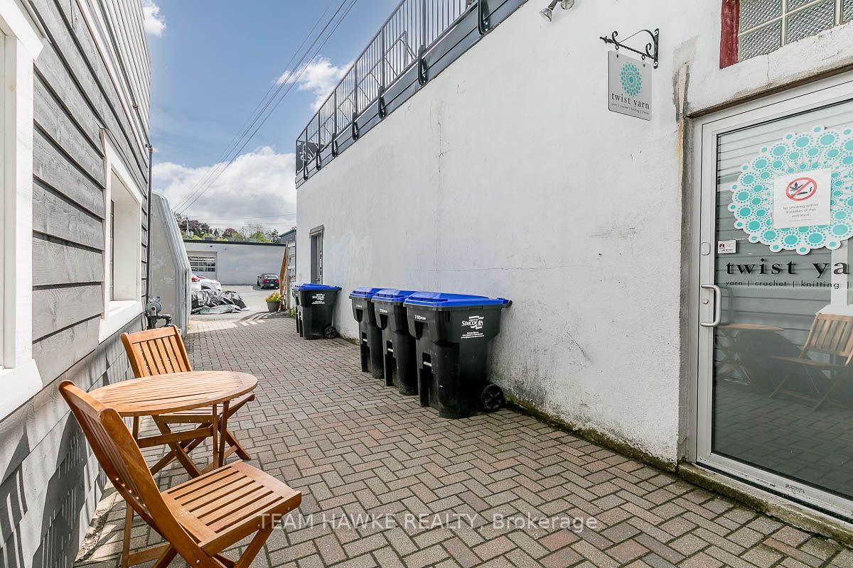 261 King St
