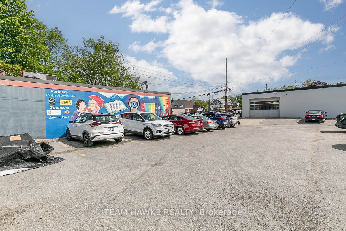 261 King St