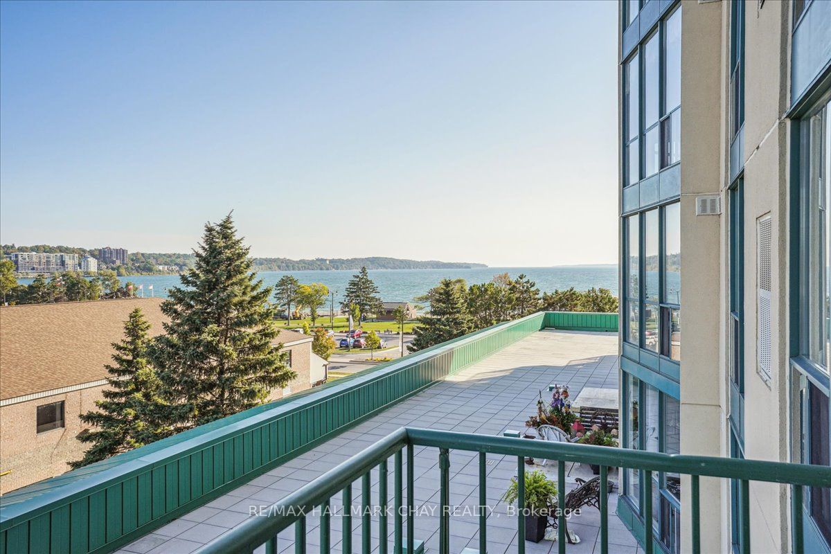 65 Ellen St, #211