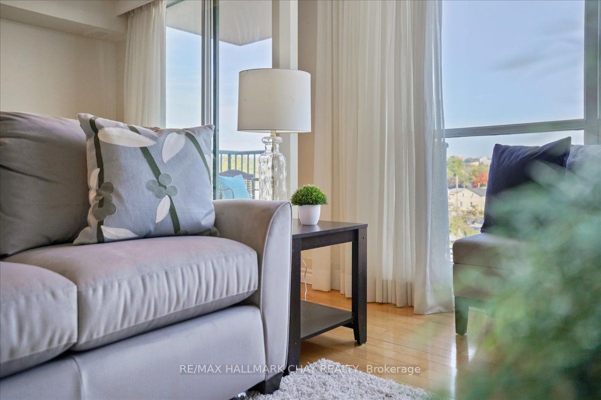 65 Ellen St, #211