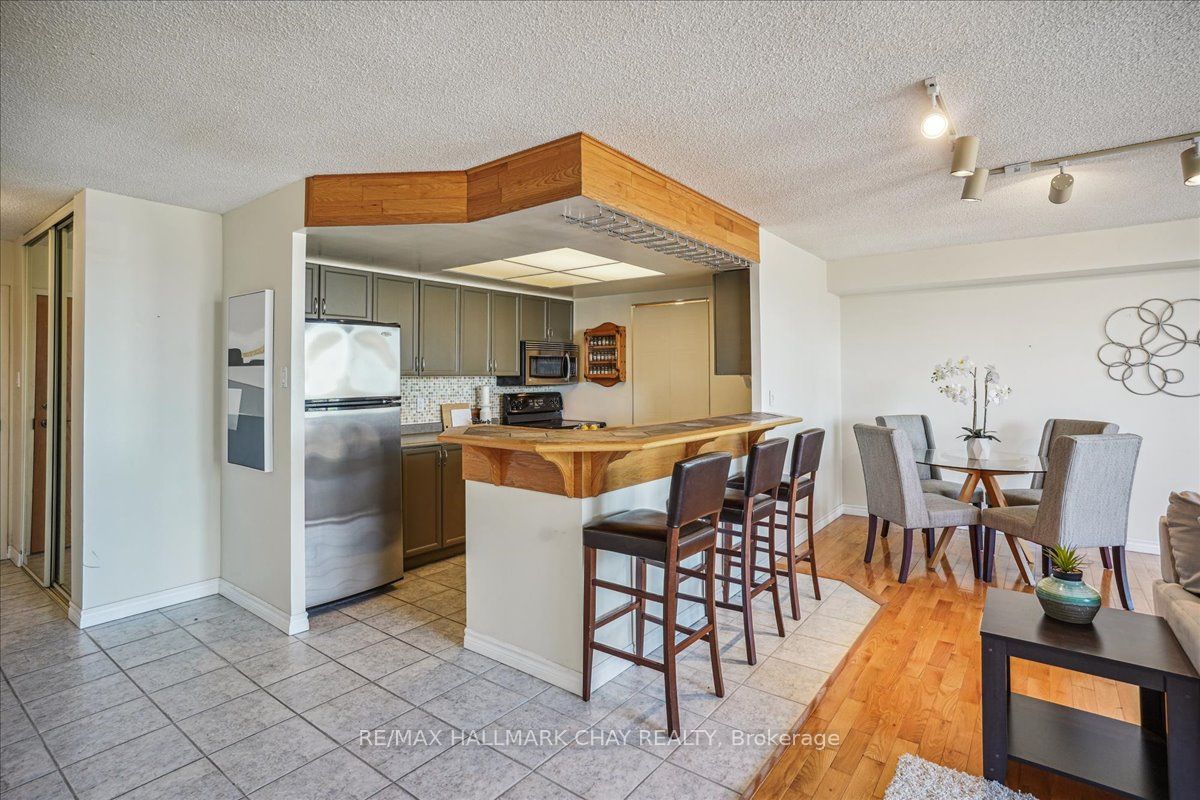 65 Ellen St, #211