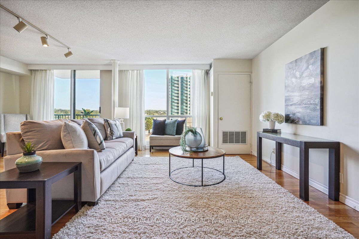 65 Ellen St, #211