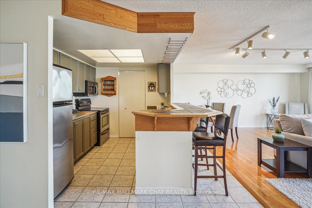 65 Ellen St, #211
