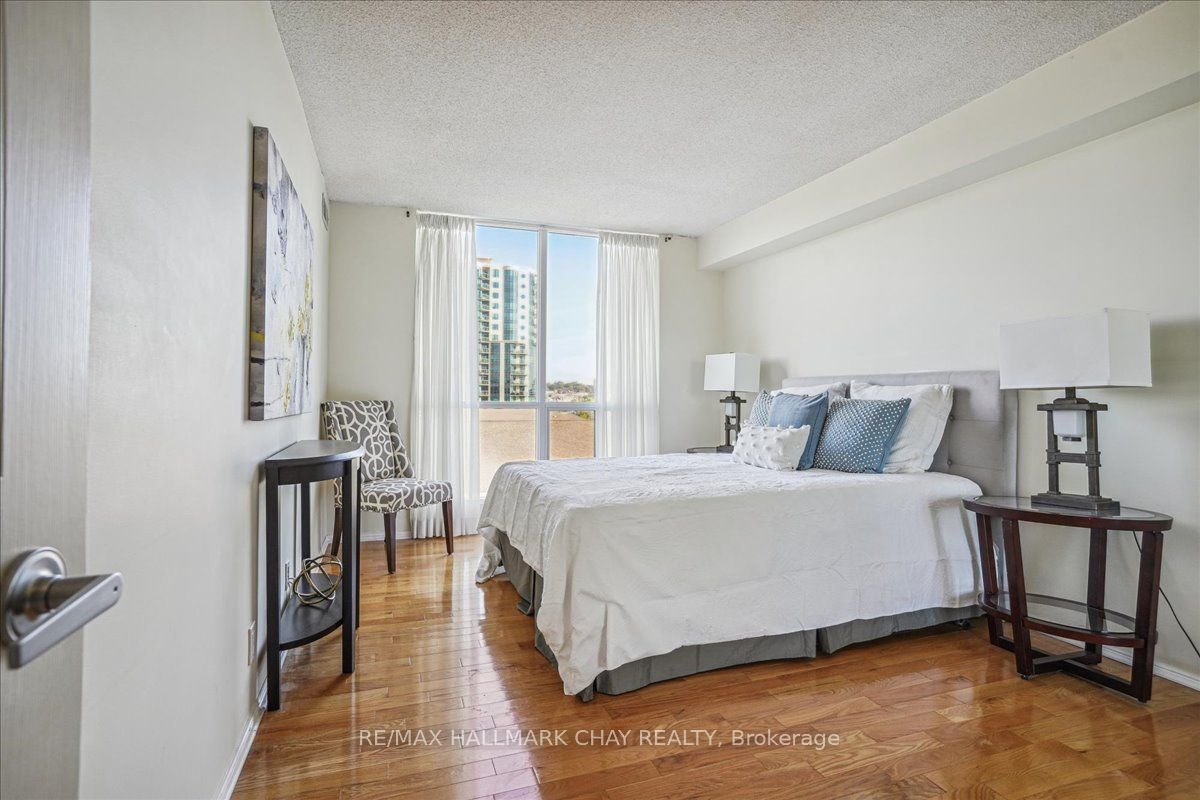 65 Ellen St, #211
