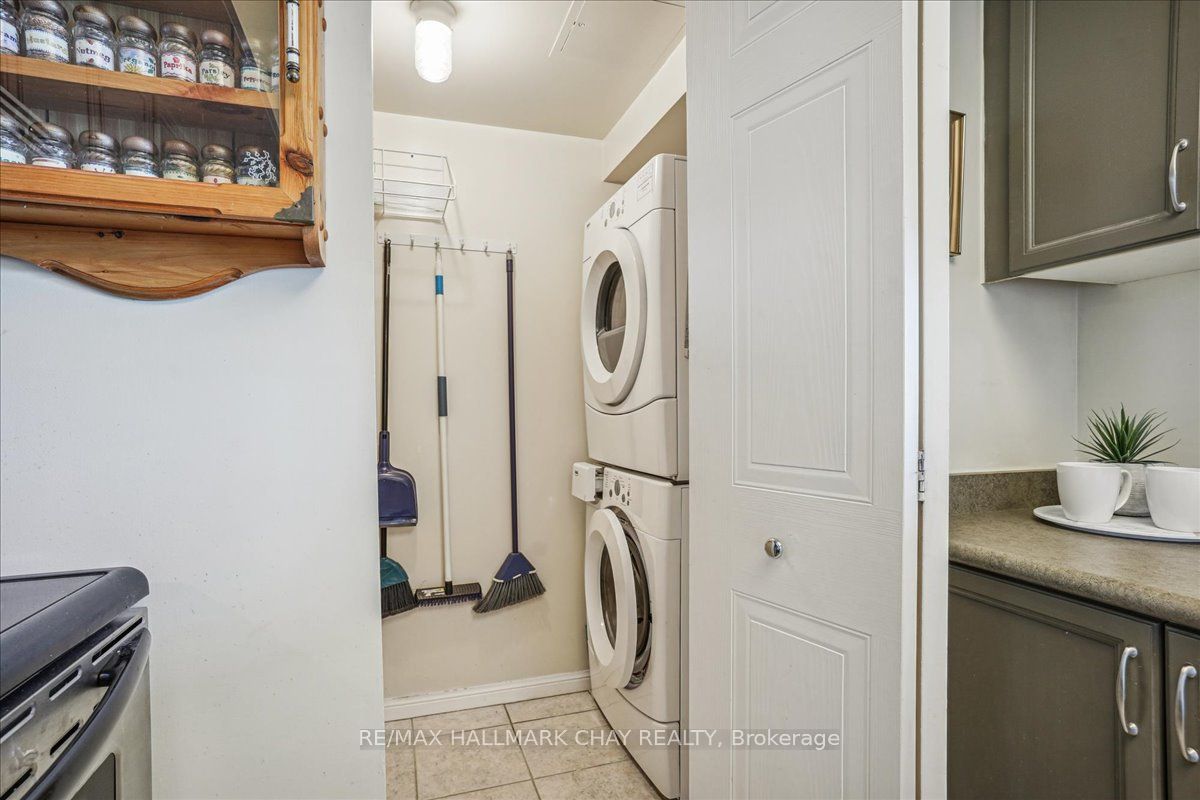 65 Ellen St, #211