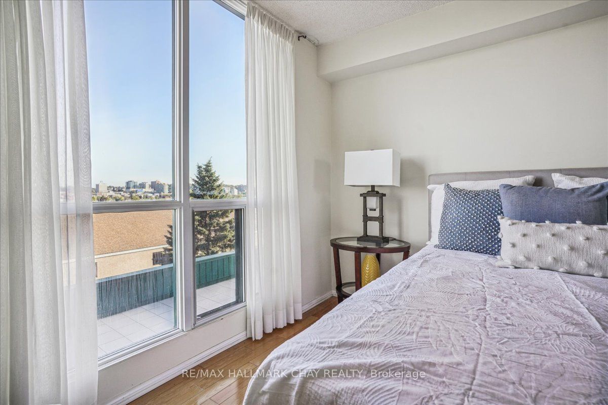 65 Ellen St, #211
