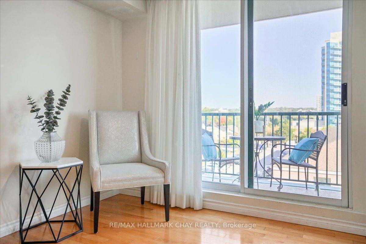 65 Ellen St, #211