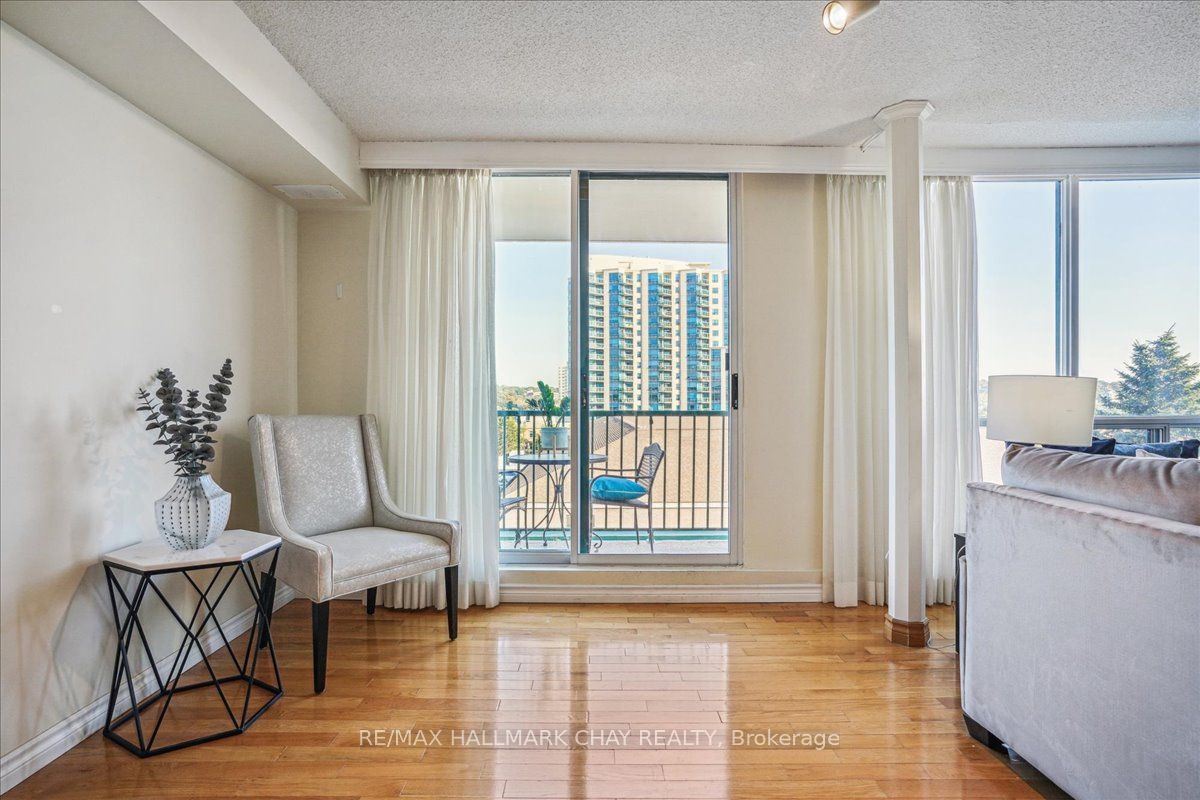 65 Ellen St, #211