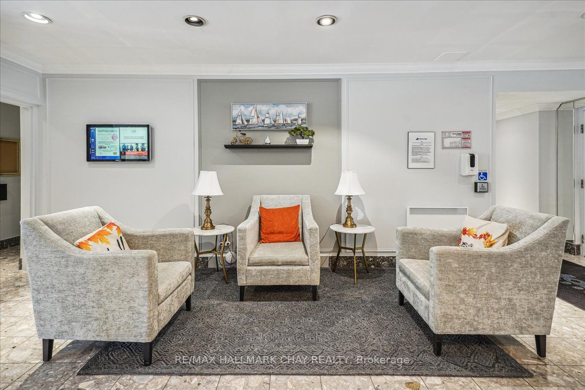 65 Ellen St, #211