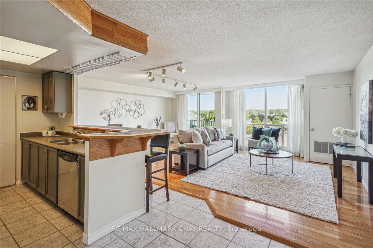 65 Ellen St, #211