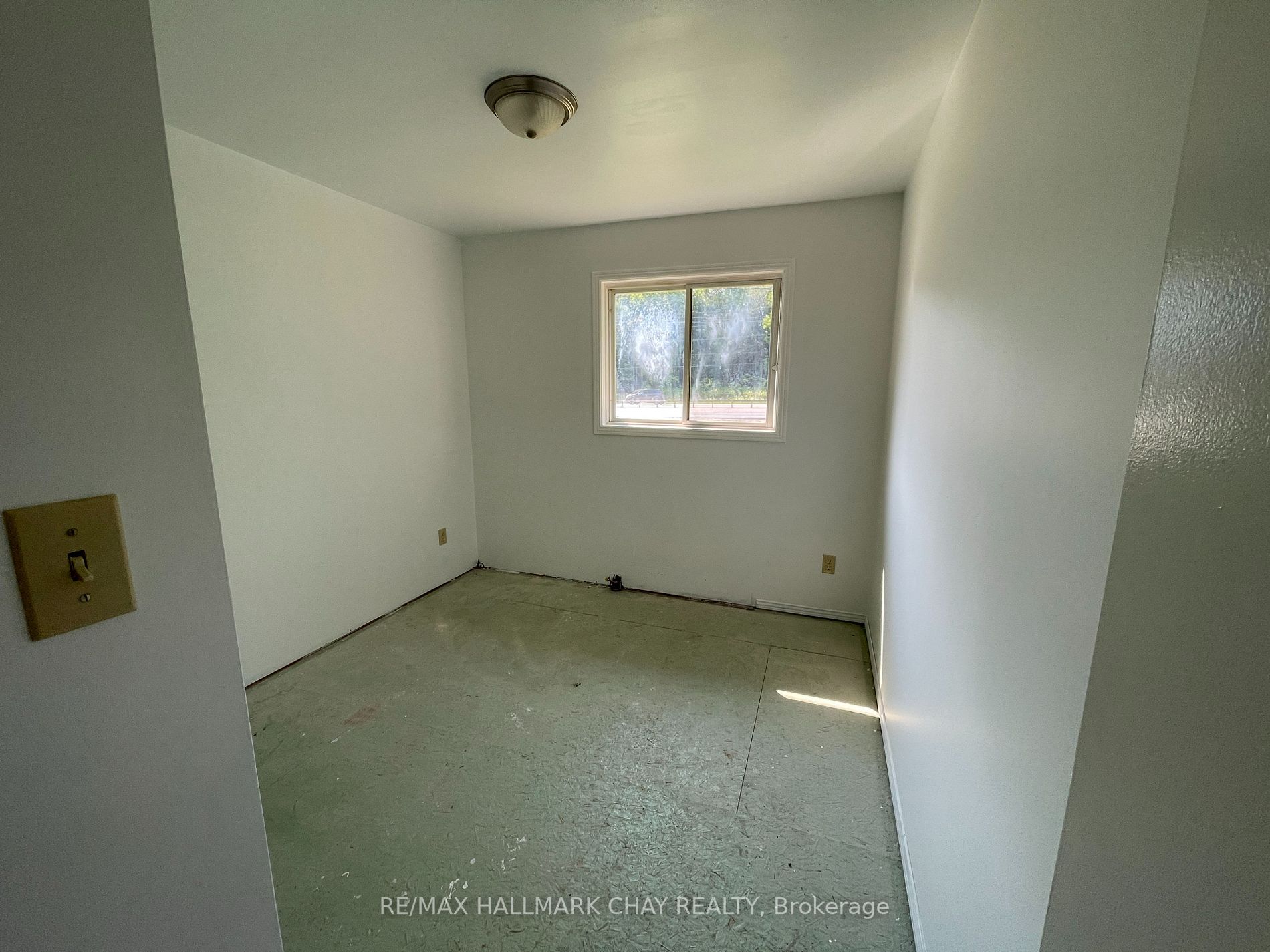 9555 Provincial Hwy 11