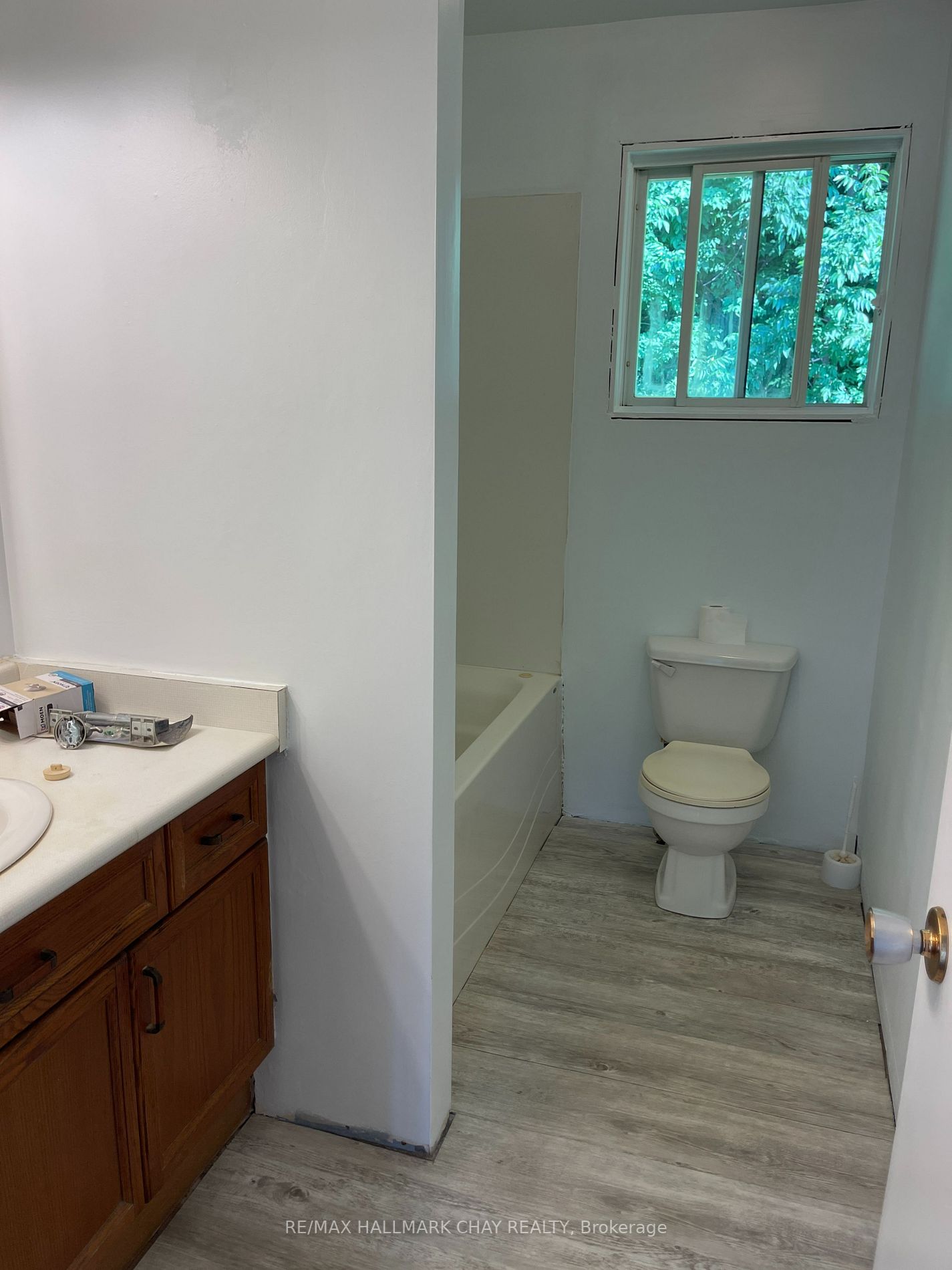 9555 Provincial Hwy 11
