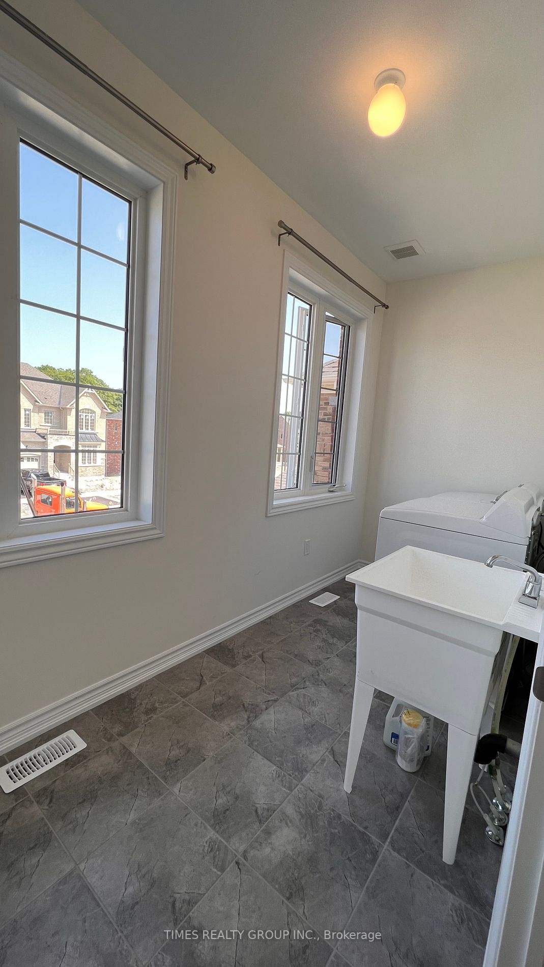 42 Sanford Circ