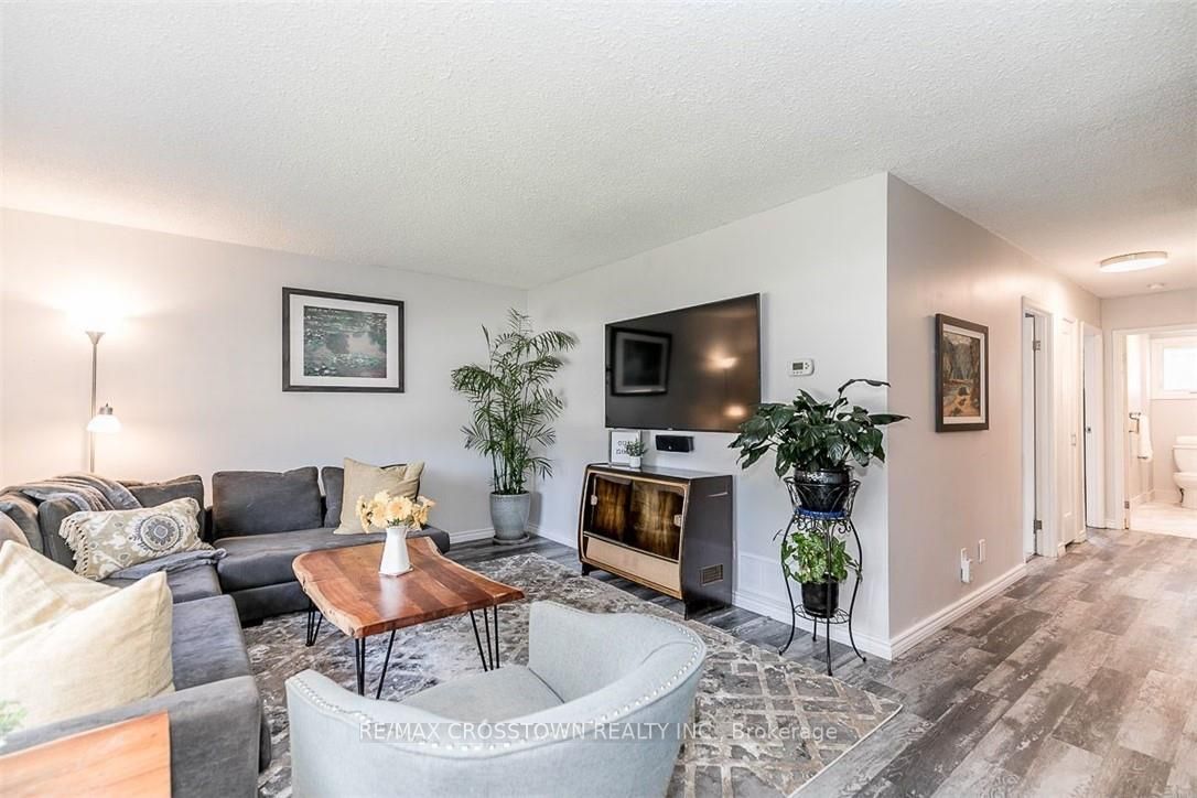15 Braniff Crt