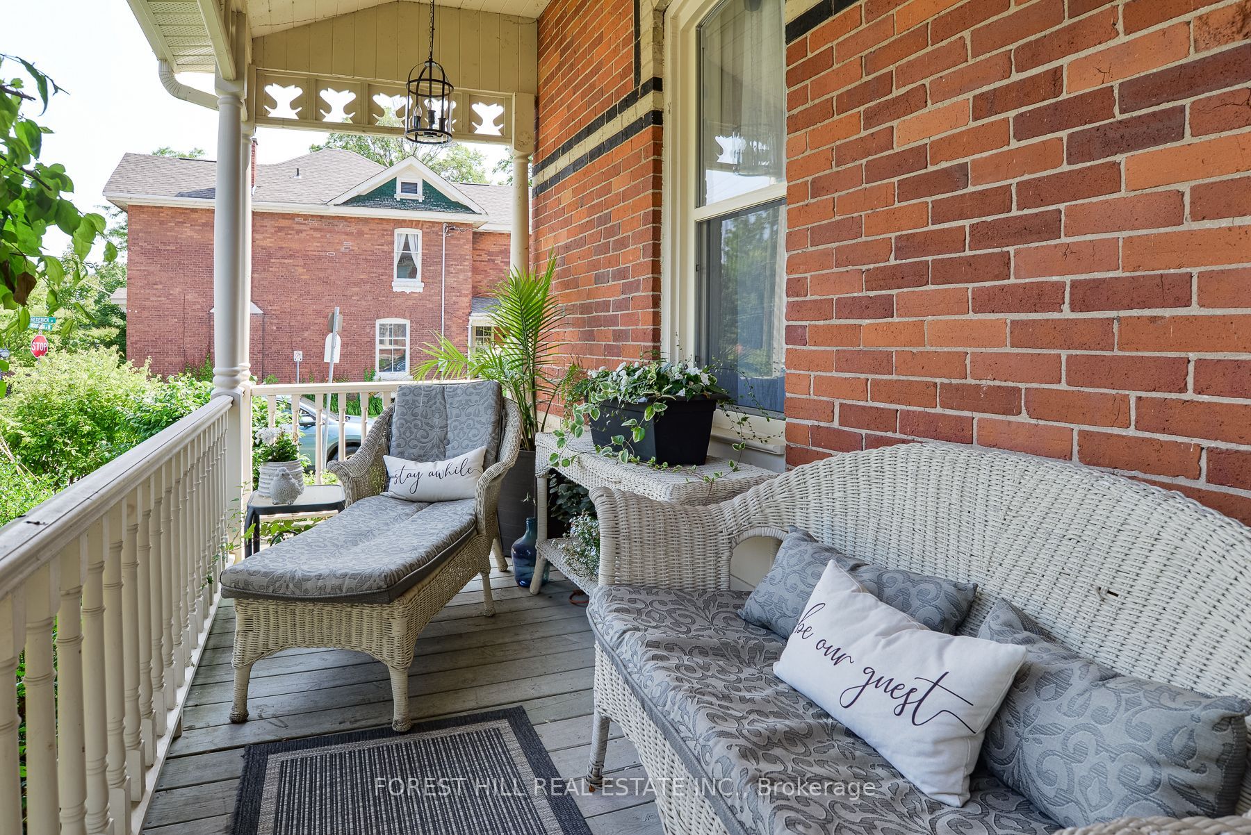 241 Mississaga St W