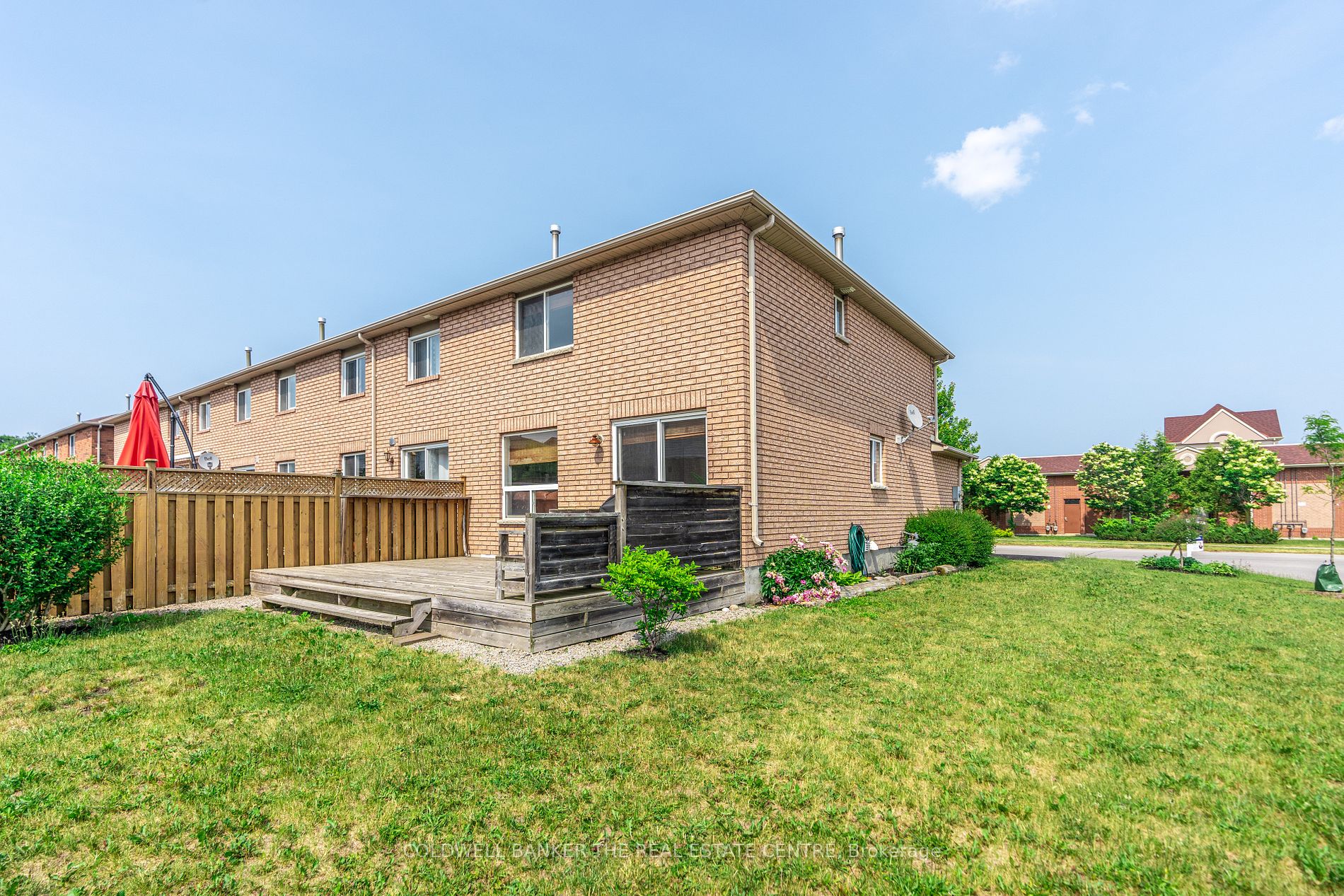 20 Silver Maple Crescent
