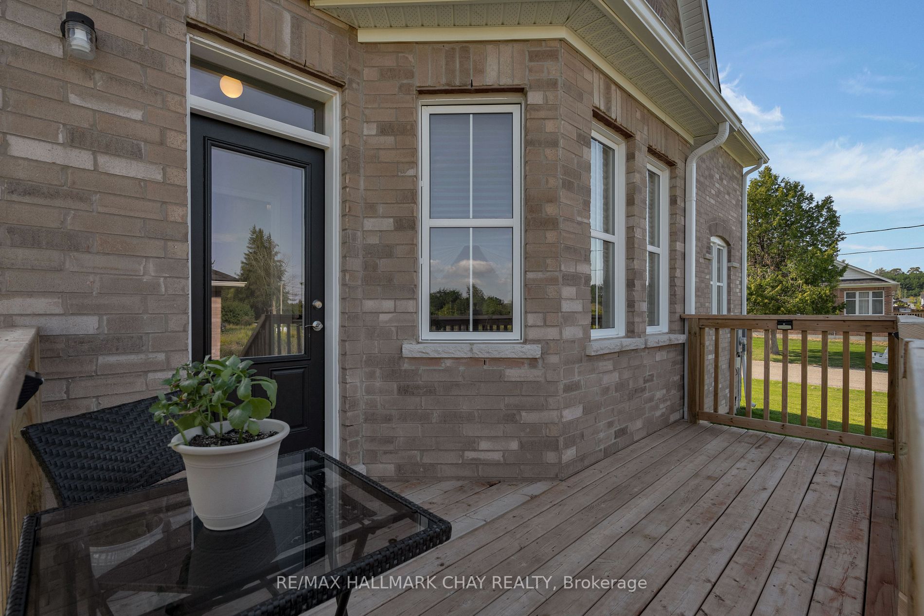 43 Wellington St E