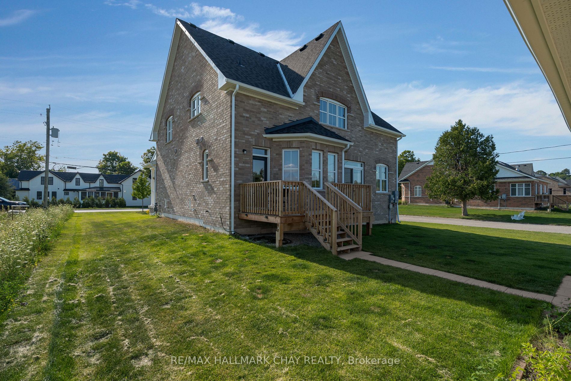 43 Wellington St E