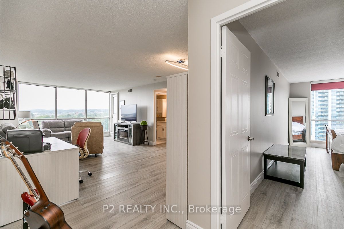 65 Ellen St, #810