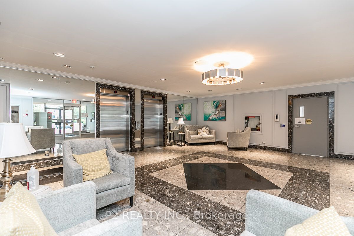 65 Ellen St, #810