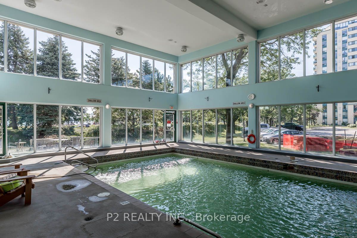 65 Ellen St, #810