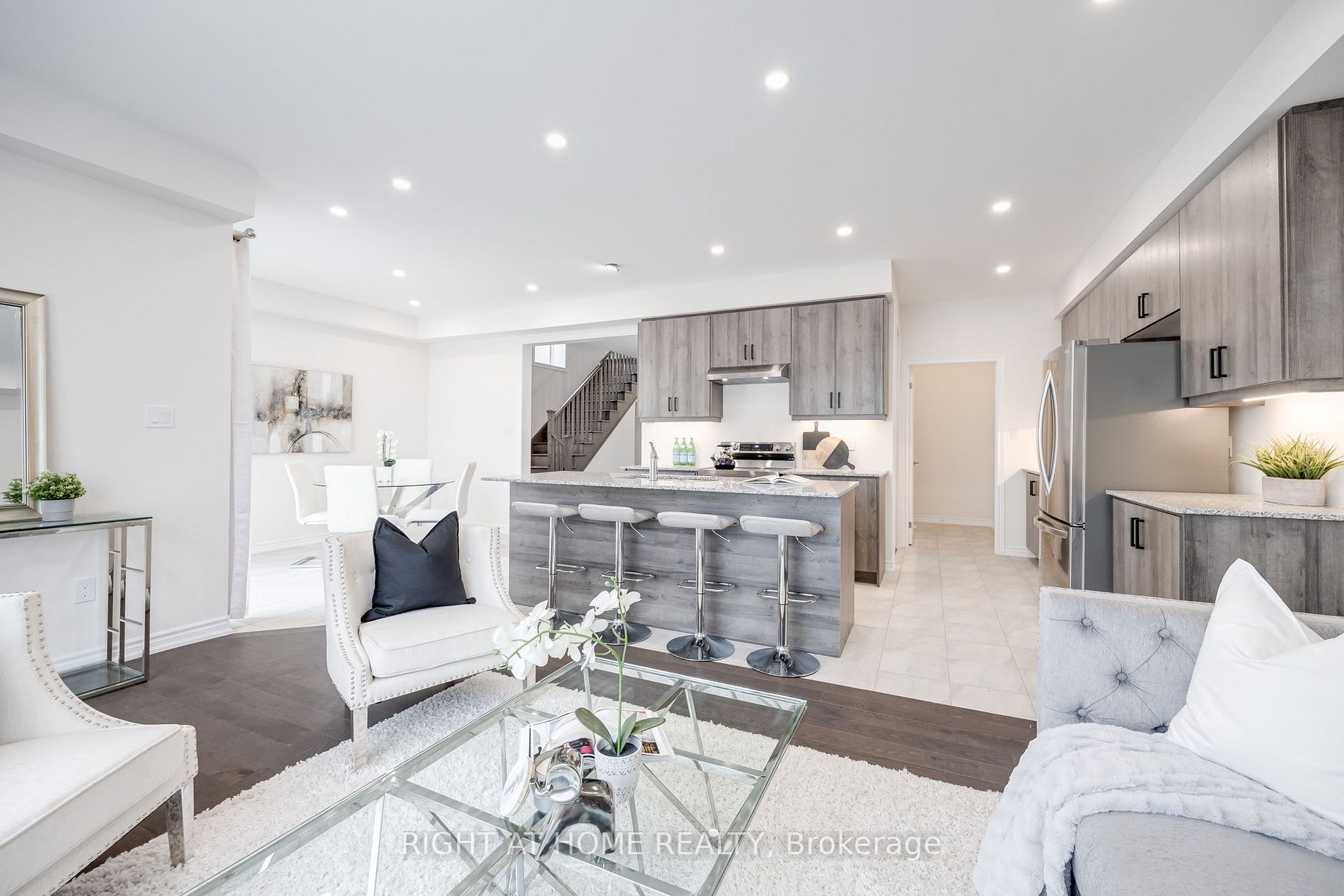 10 Ludlow Dr