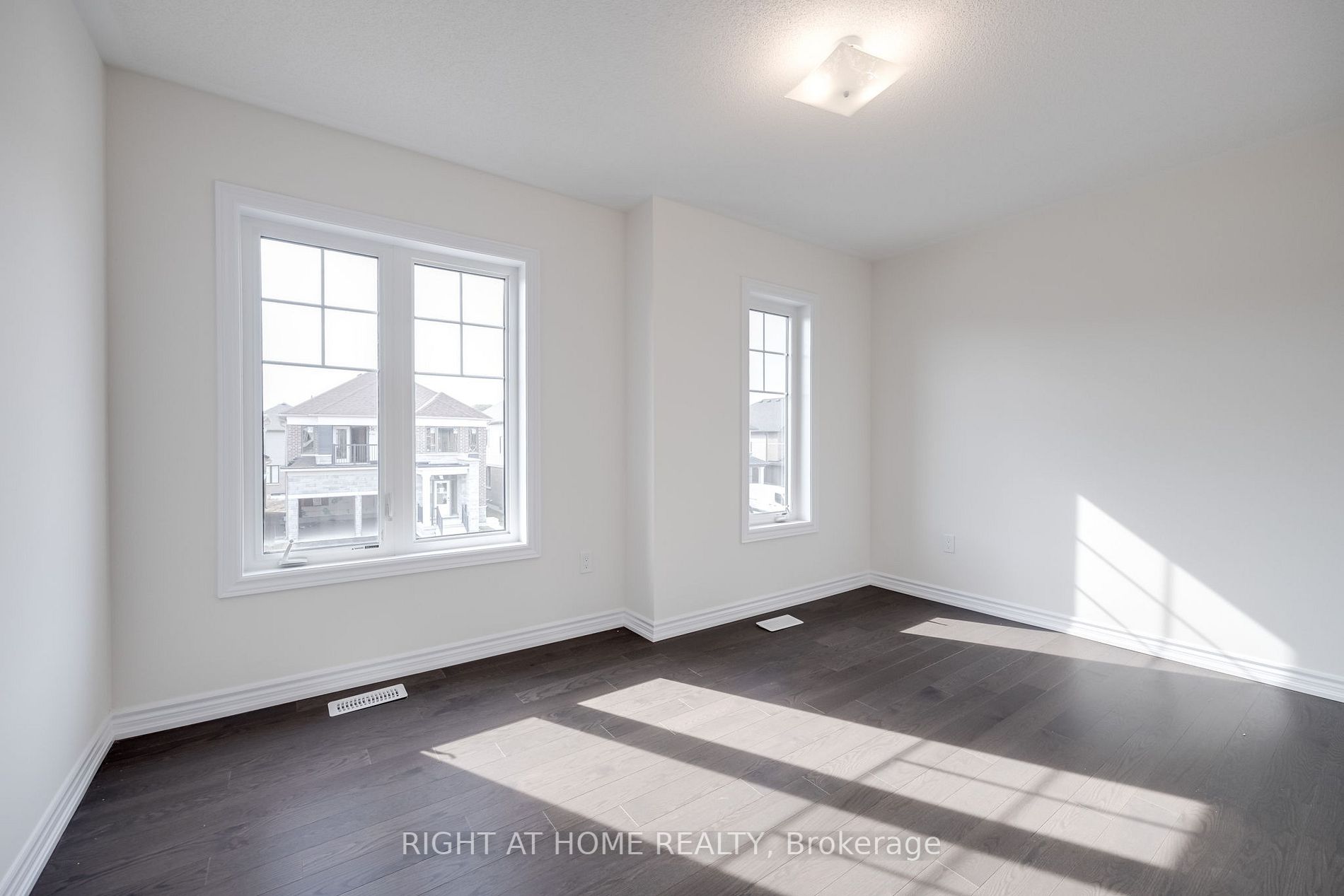 10 Ludlow Dr