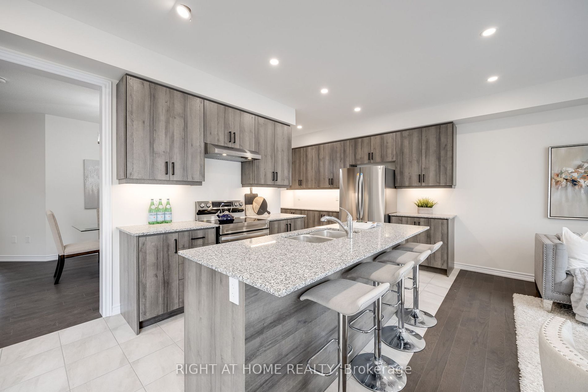 10 Ludlow Dr