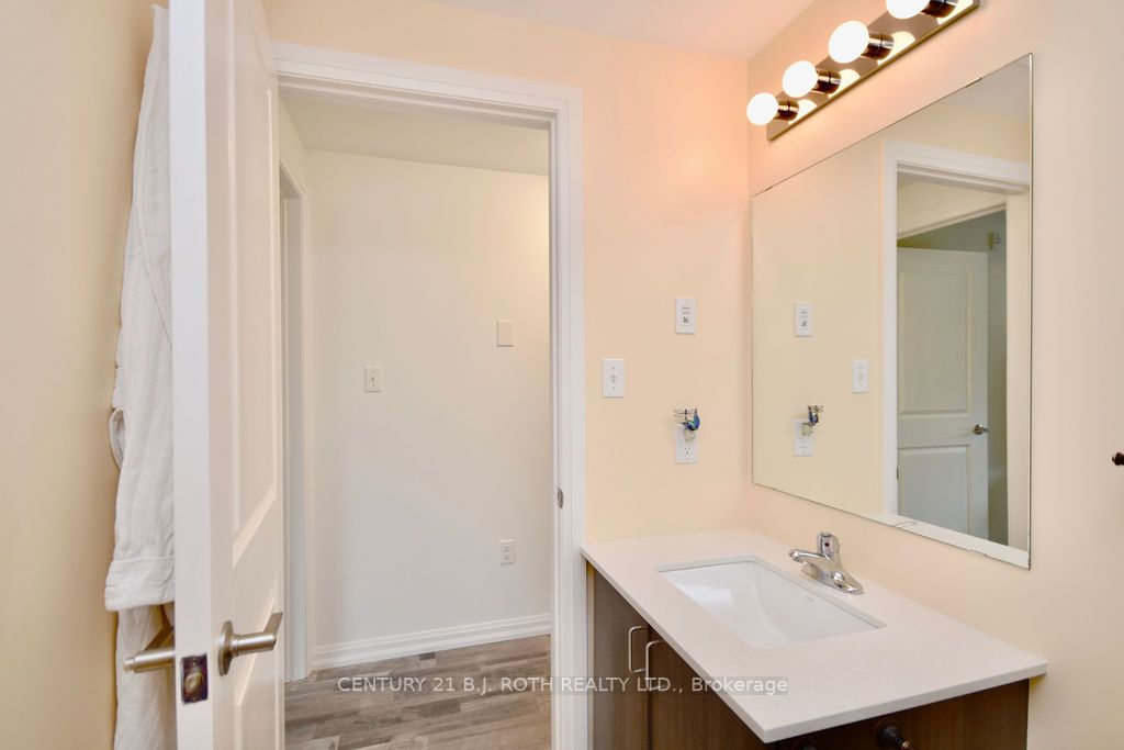 302 Essa Rd, #205