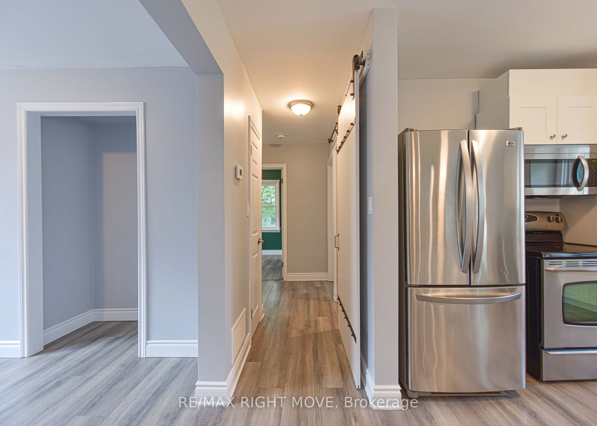 24 Borland St W