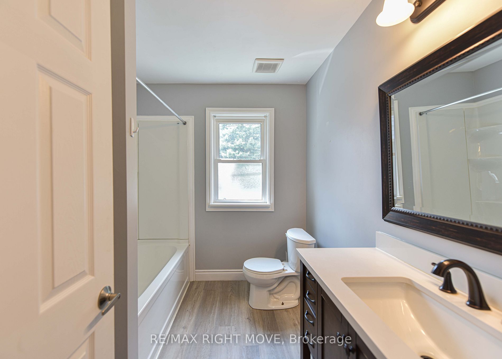 24 Borland St W