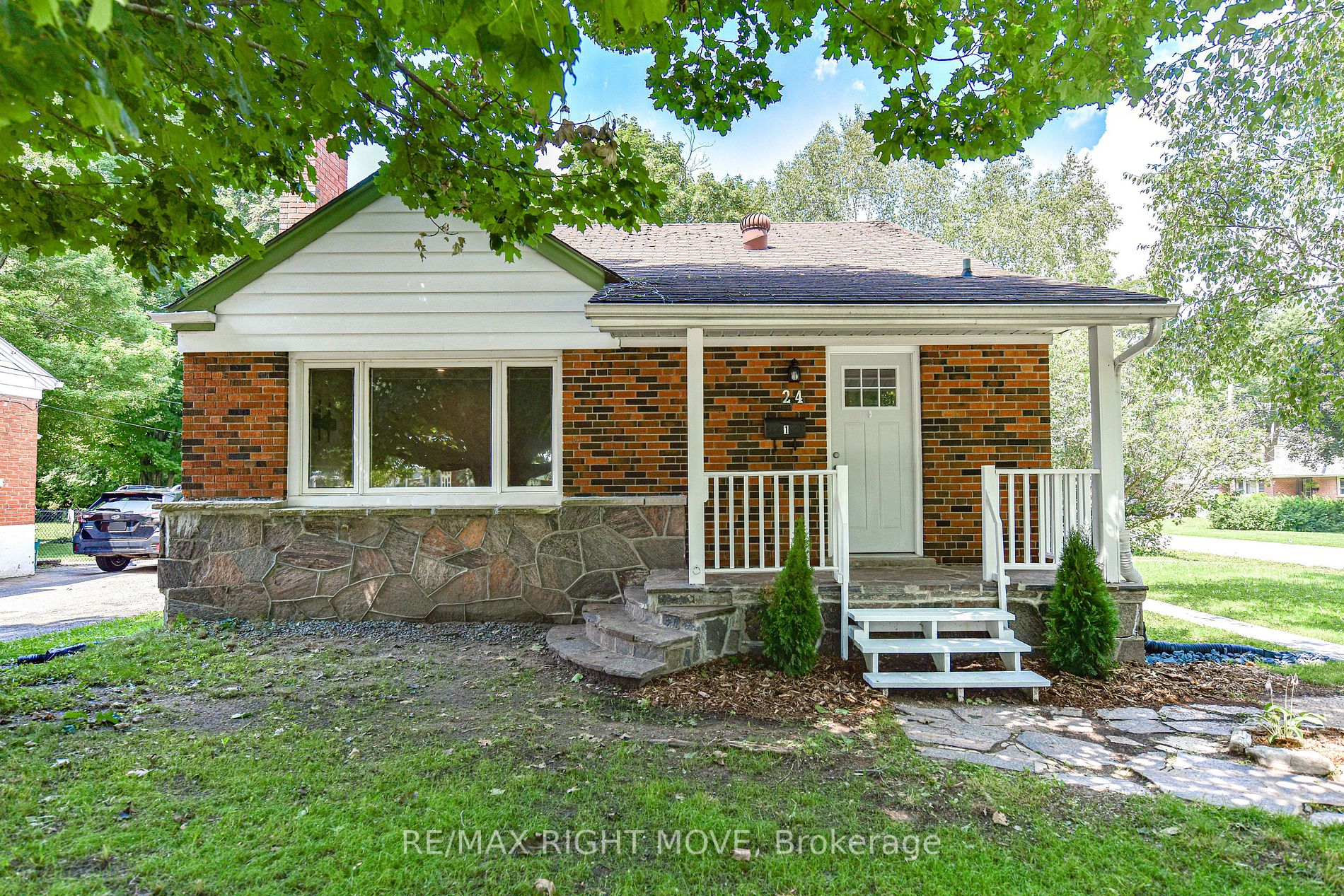 24 Borland St W