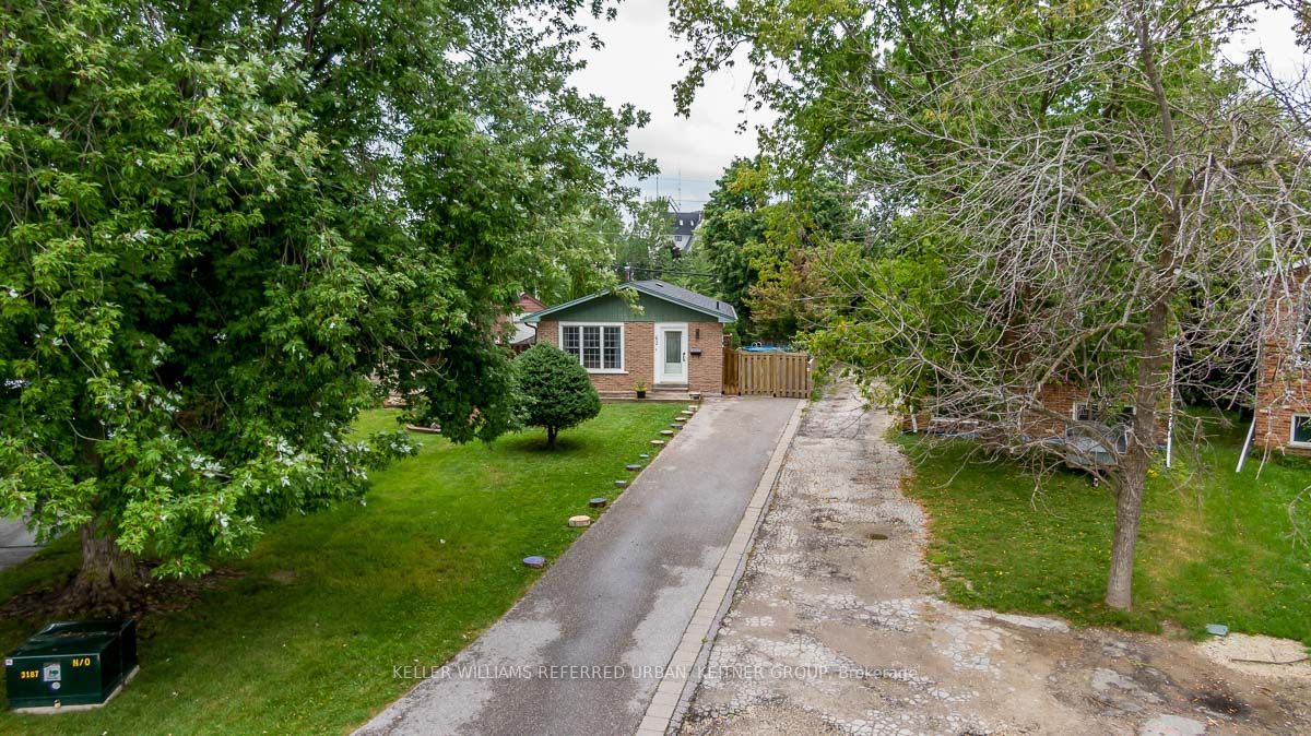 62 Courtice Cres