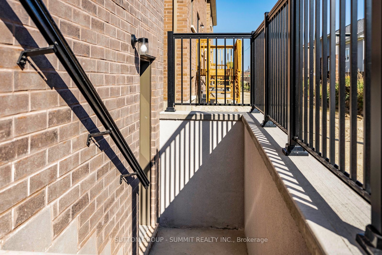 242 Warden St