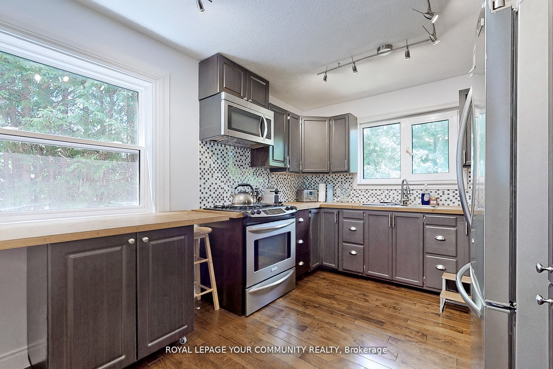 859 Lakeshore Rd E