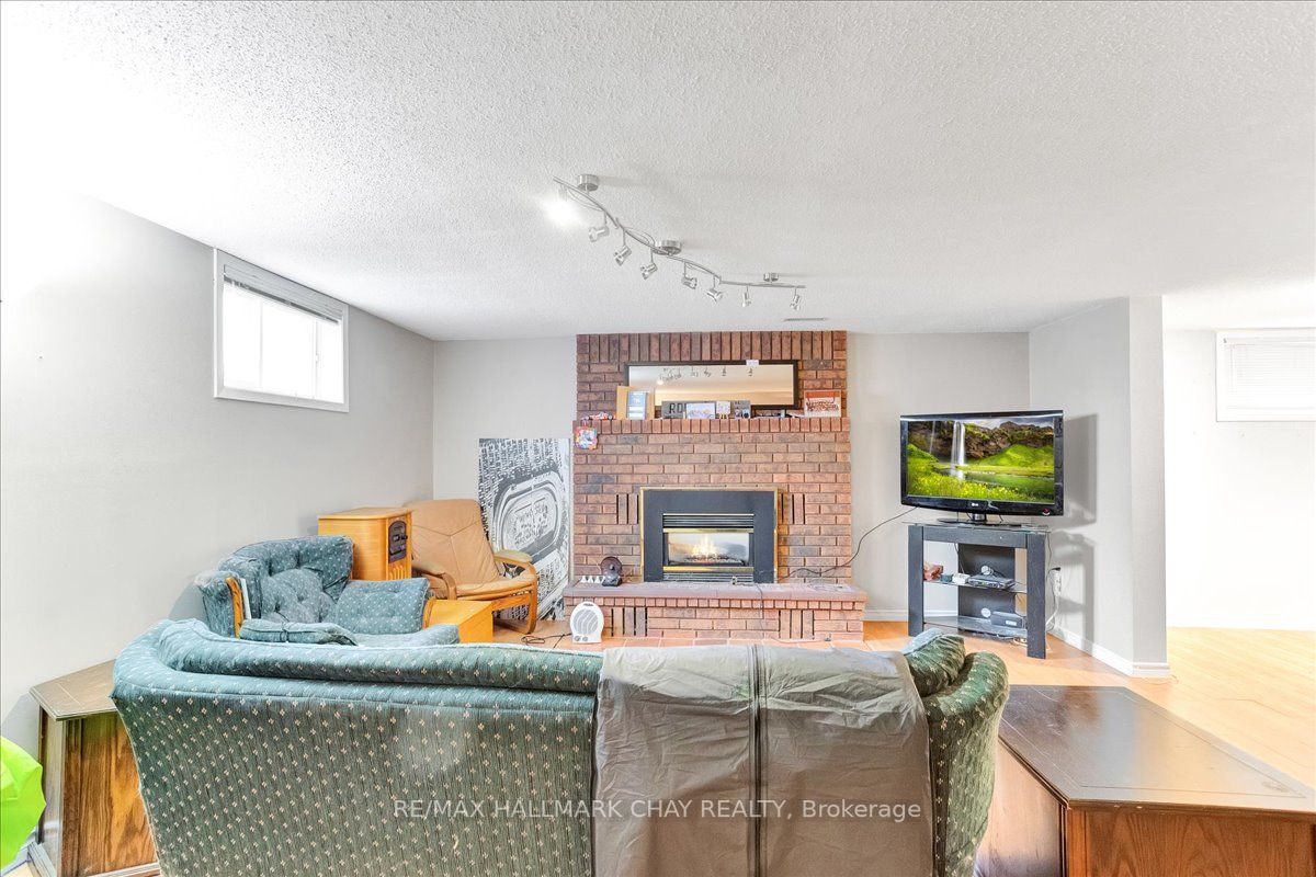 168 Lillian Crescent
