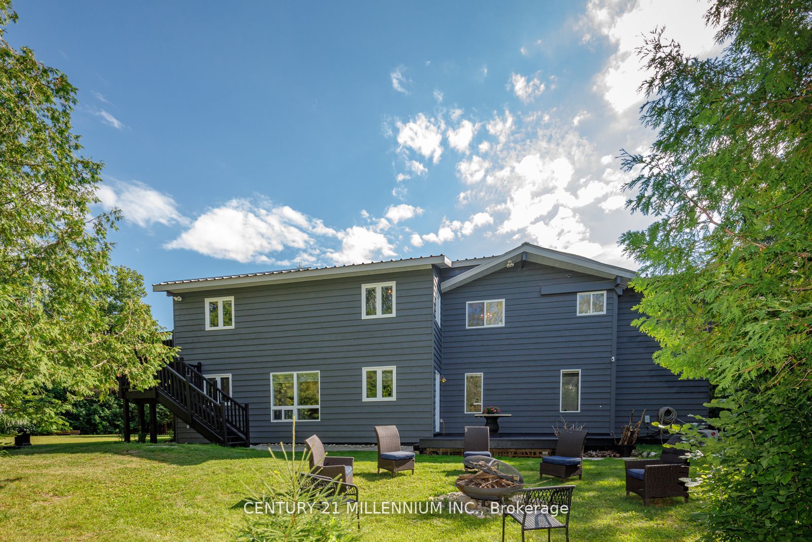 20 Forest Dr