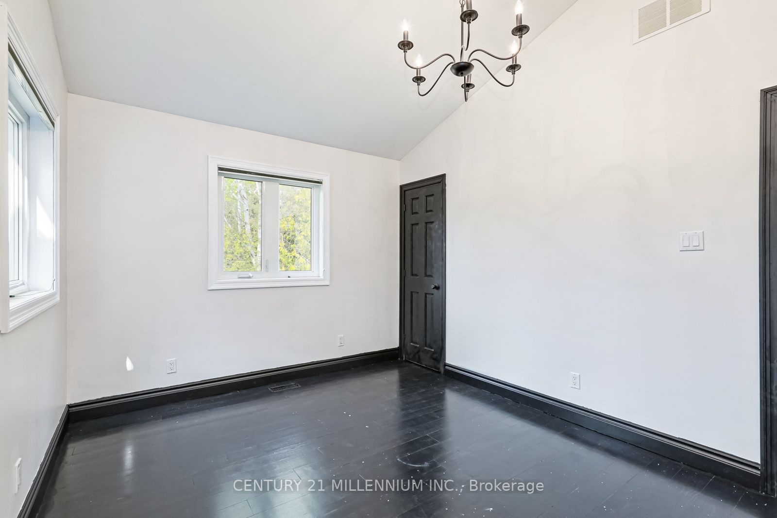 20 Forest Dr