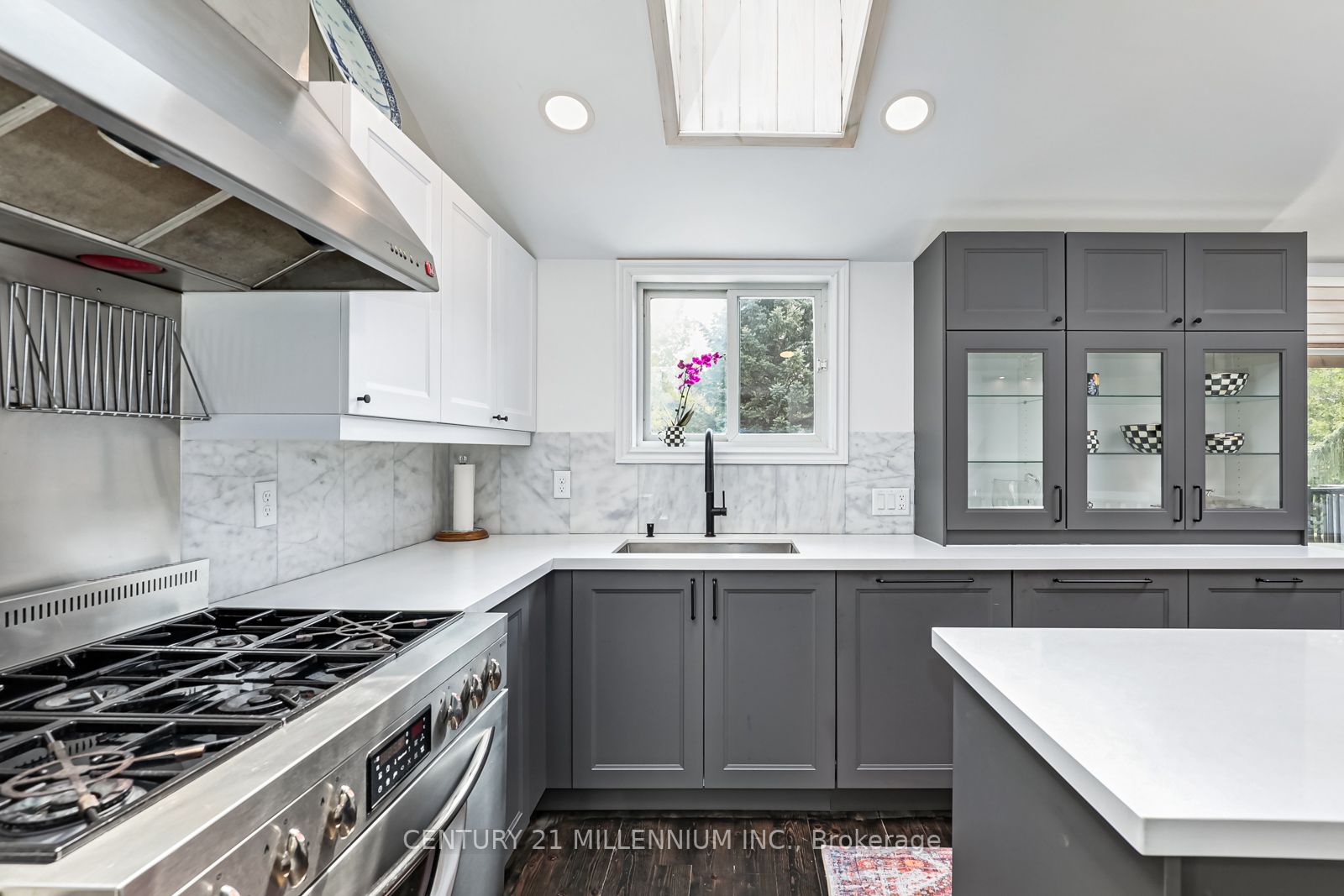 20 Forest Dr
