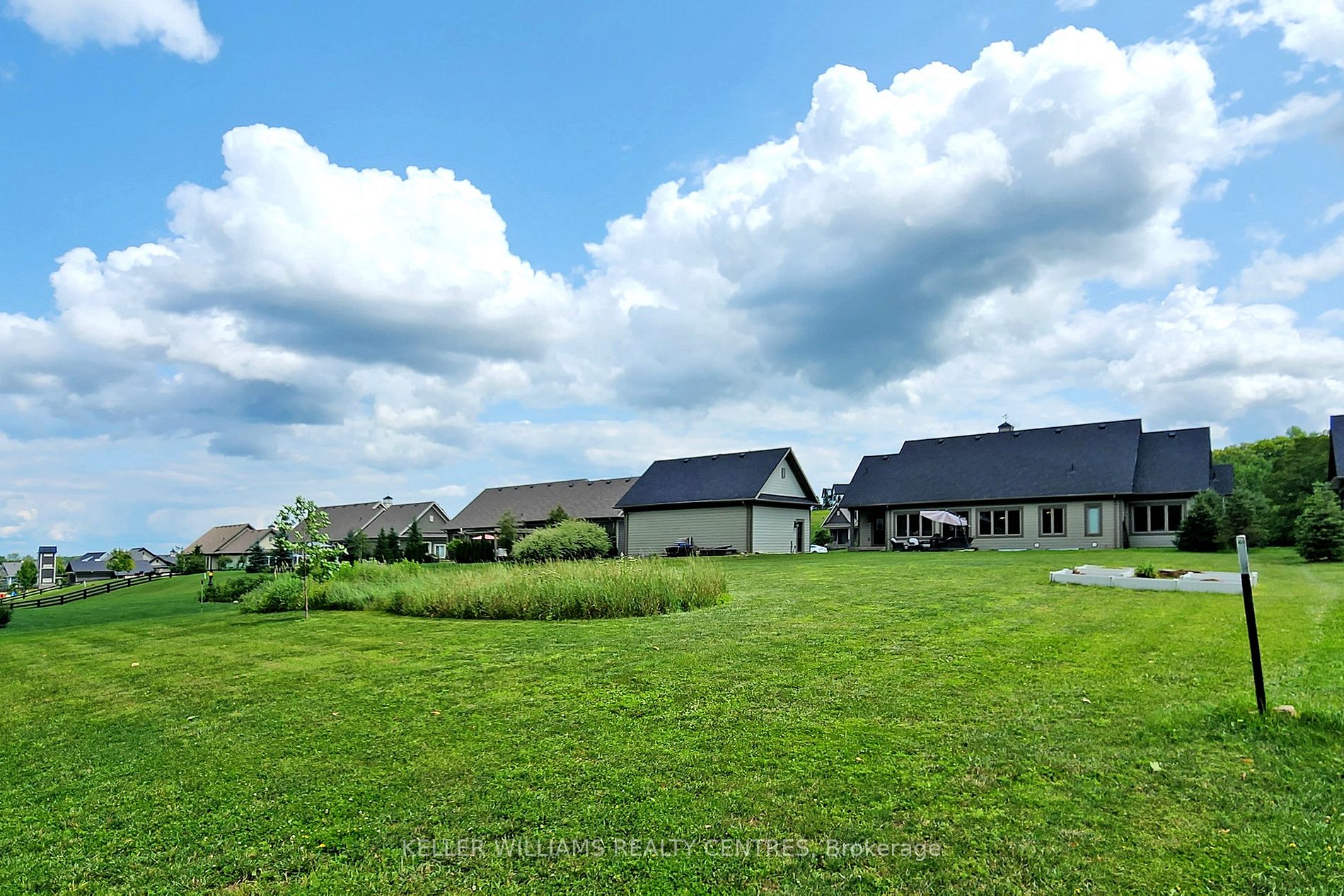 34 Georgian Grande Dr