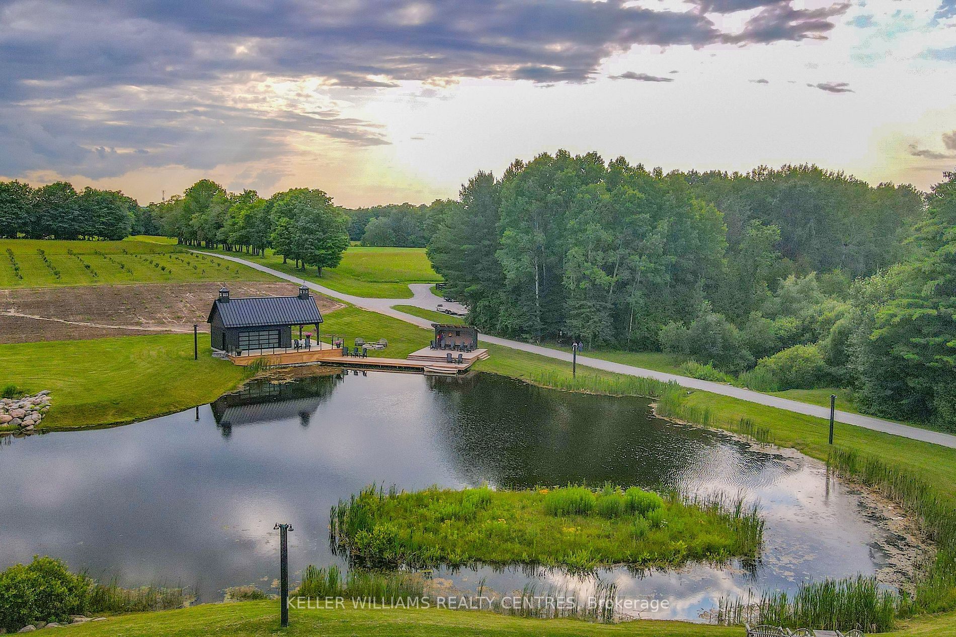34 Georgian Grande Dr