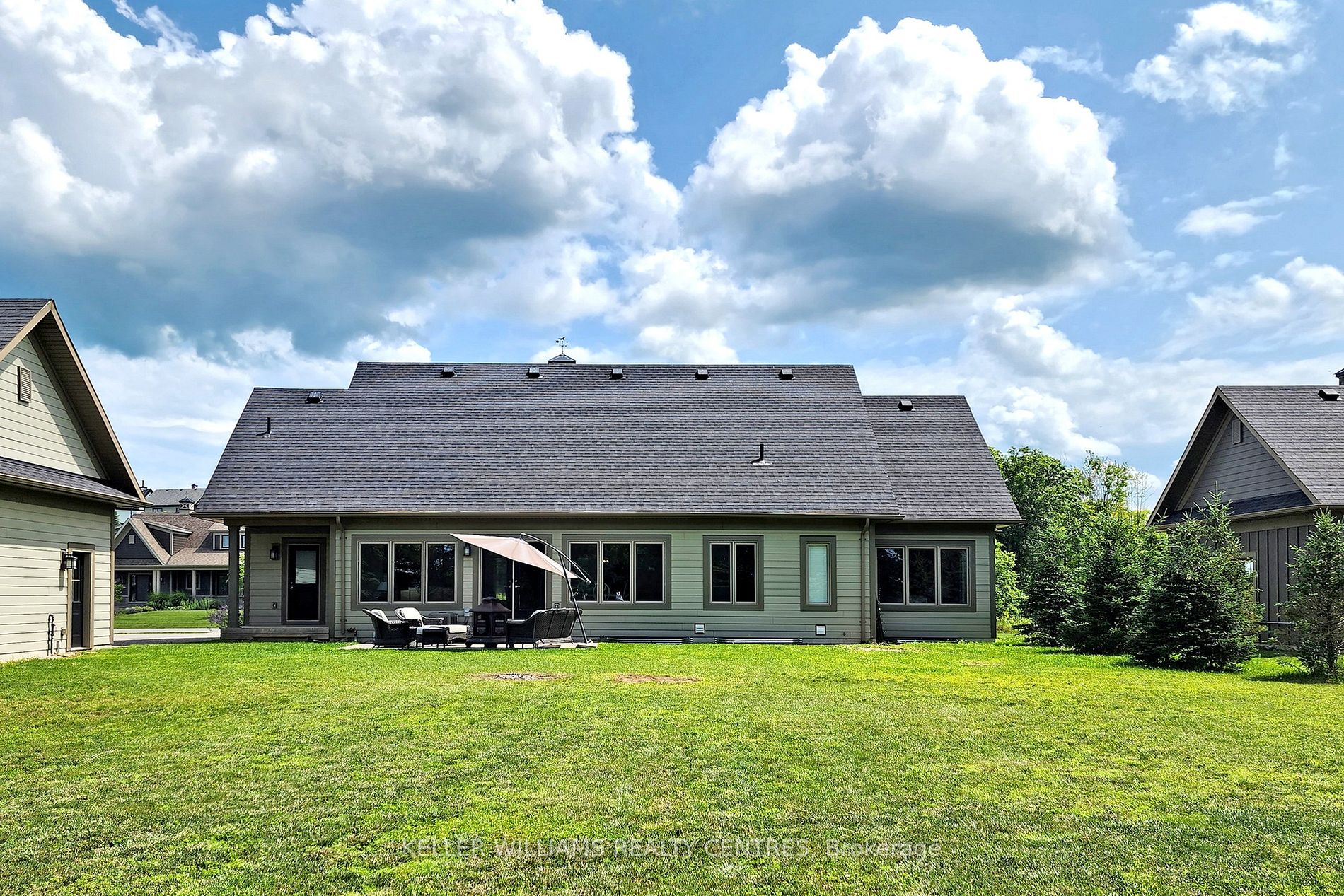 34 Georgian Grande Dr