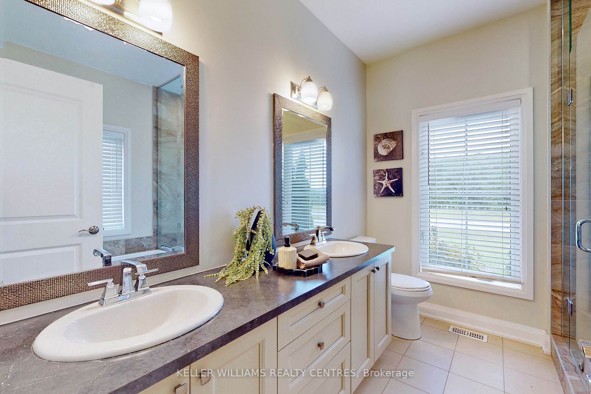34 Georgian Grande Dr