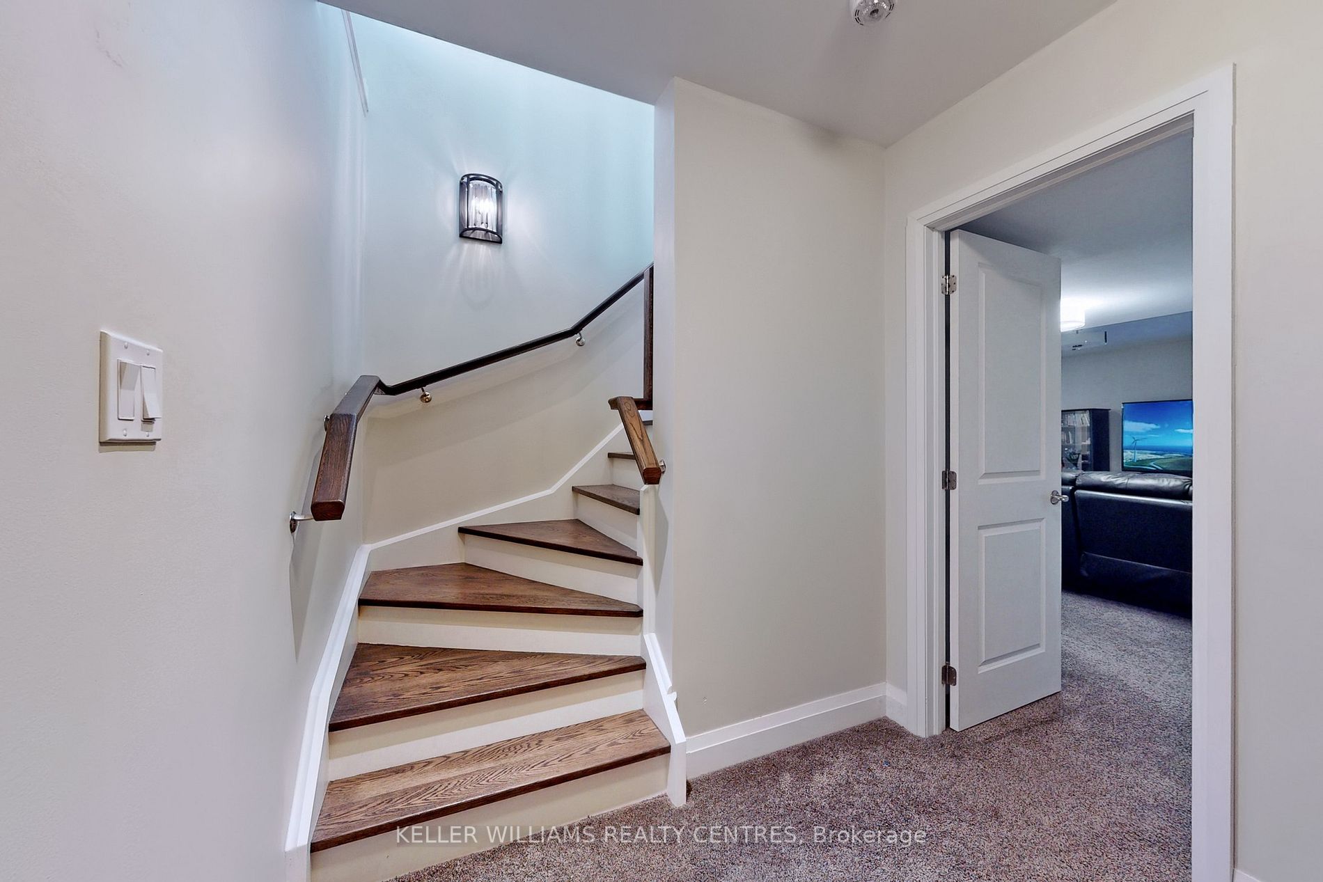 34 Georgian Grande Dr