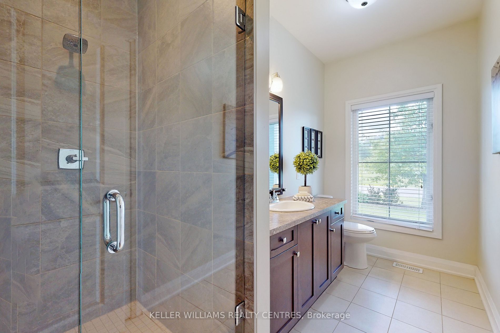 34 Georgian Grande Dr