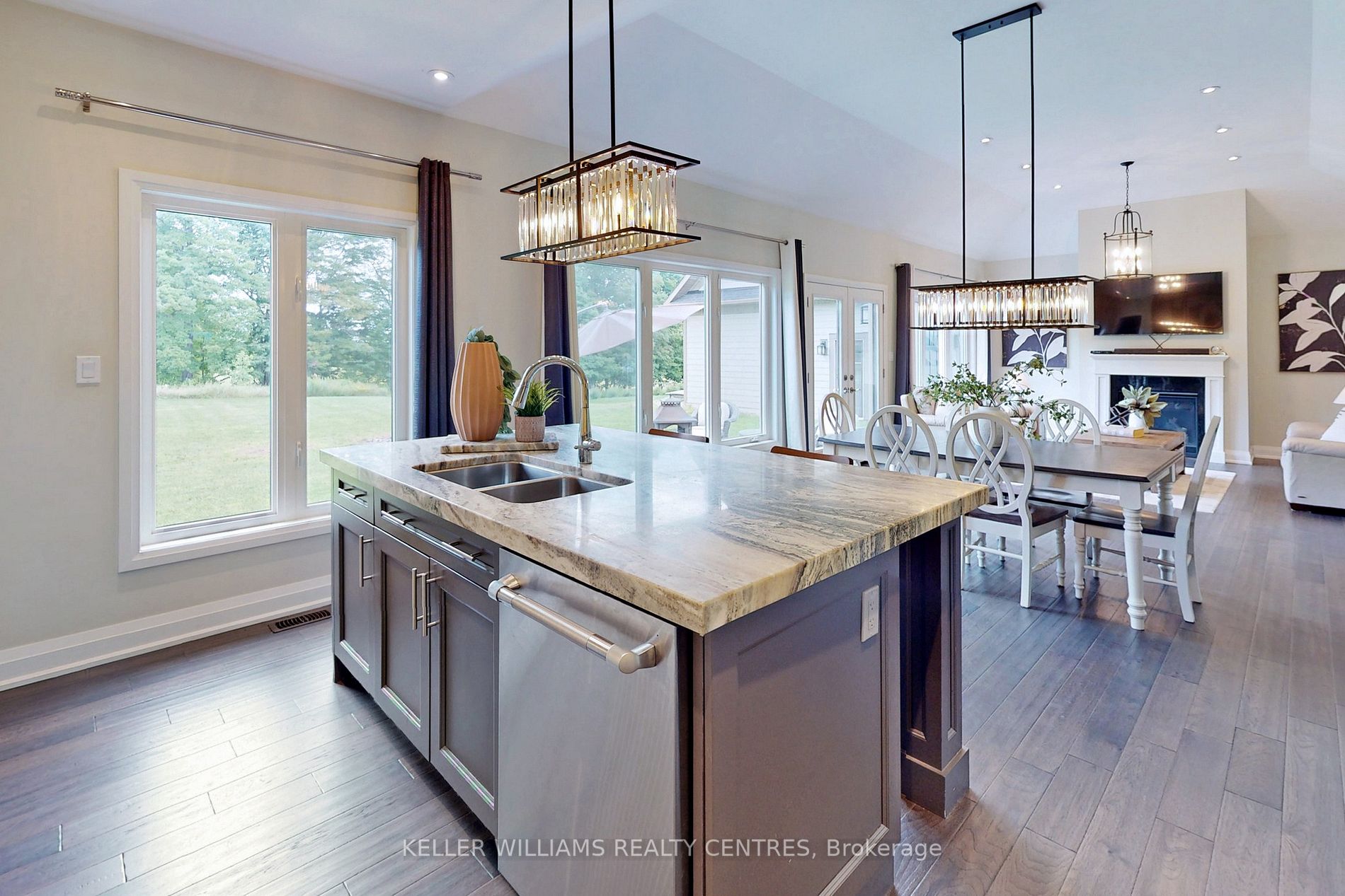 34 Georgian Grande Dr