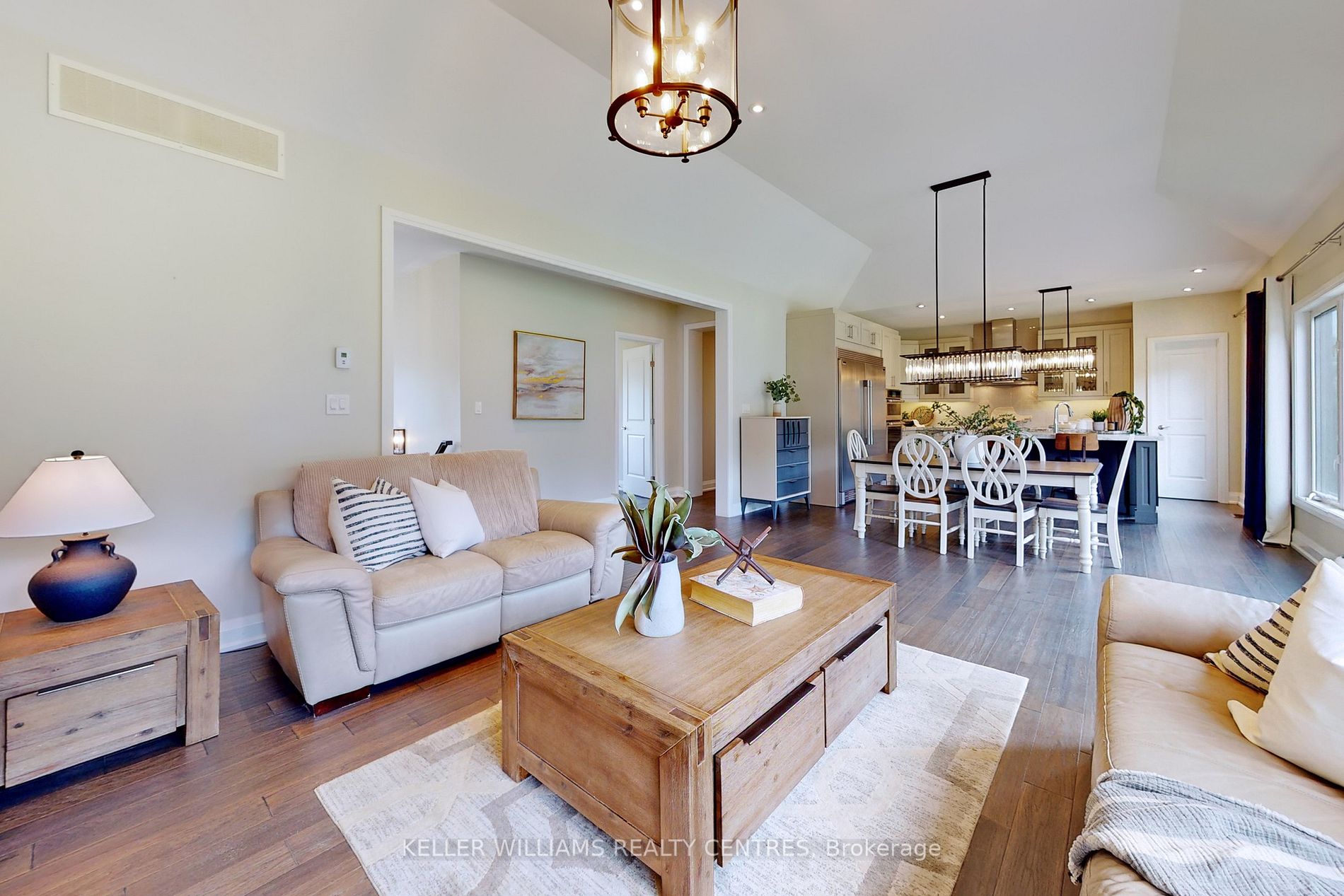 34 Georgian Grande Dr