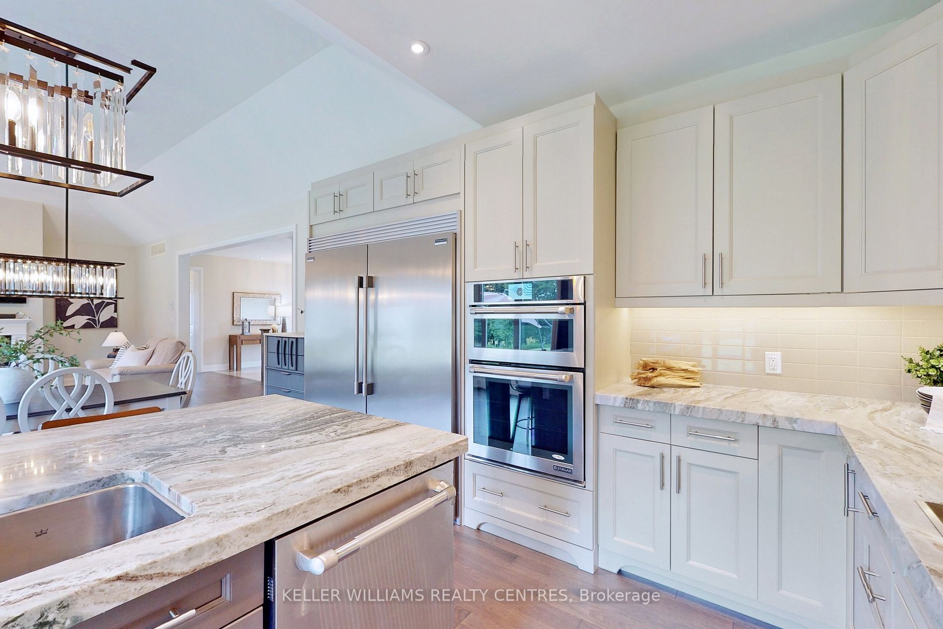 34 Georgian Grande Dr