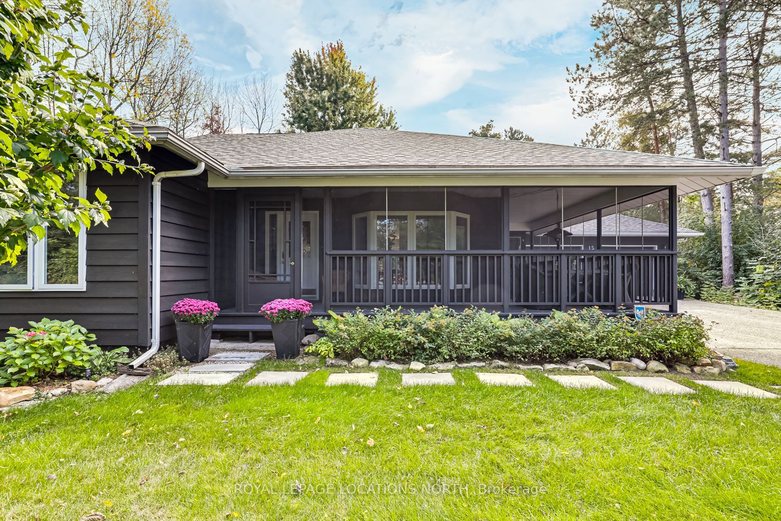 15 Forest Dr