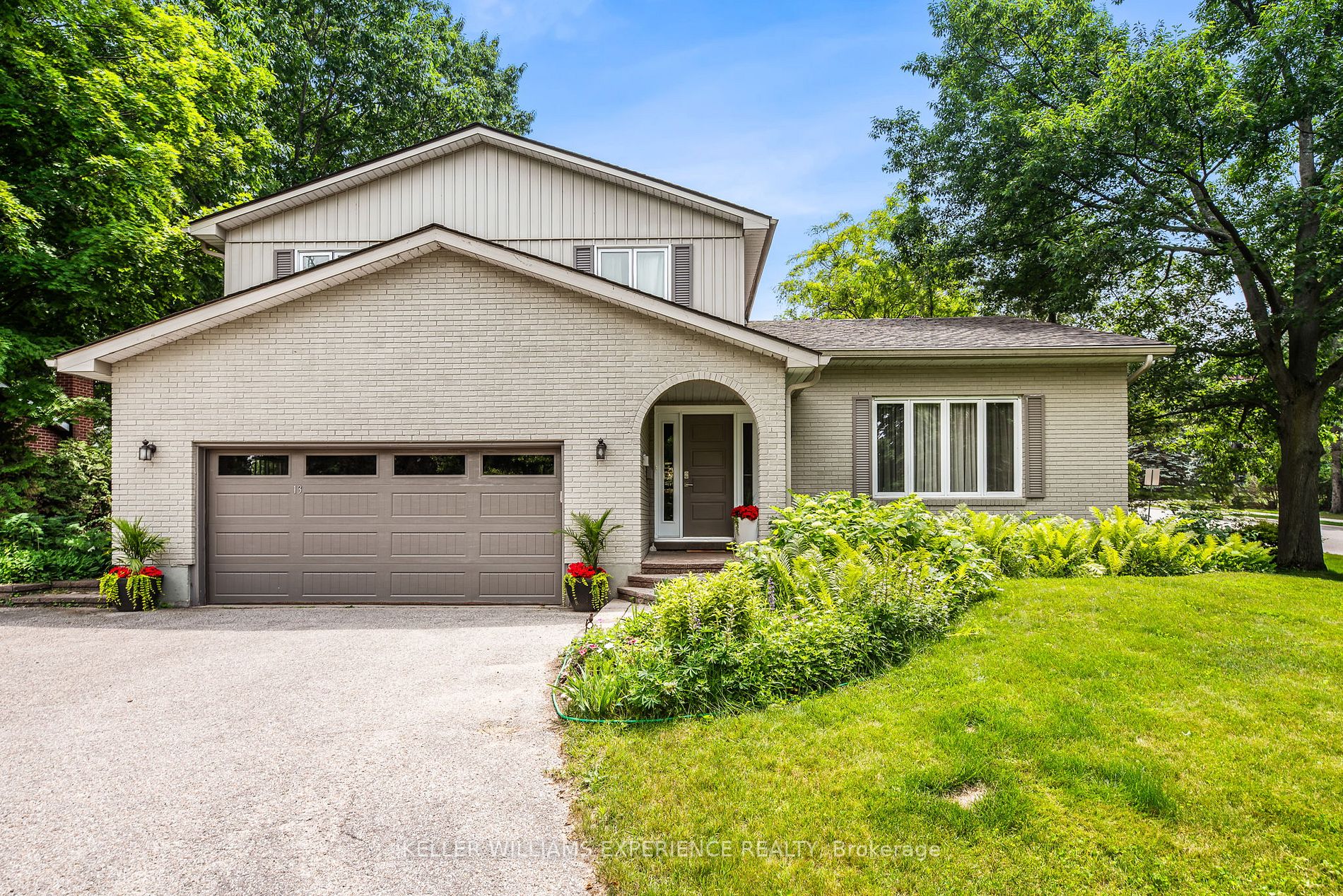 13 Royal Oak Dr